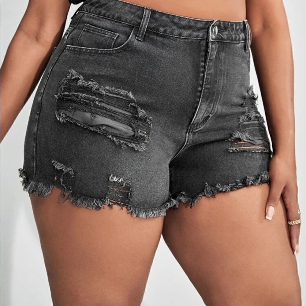 🚨4/$25 SHEIN Raw Hem Ripped Destroyed Shorts Gray Plus Size 4XL